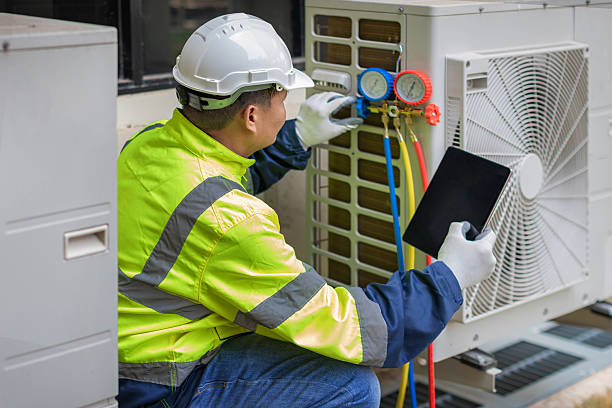 Professional Hvac technician working in College Park, GA